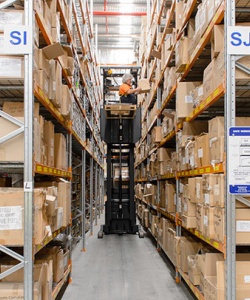 narrow-aisle-pallet-racking-a